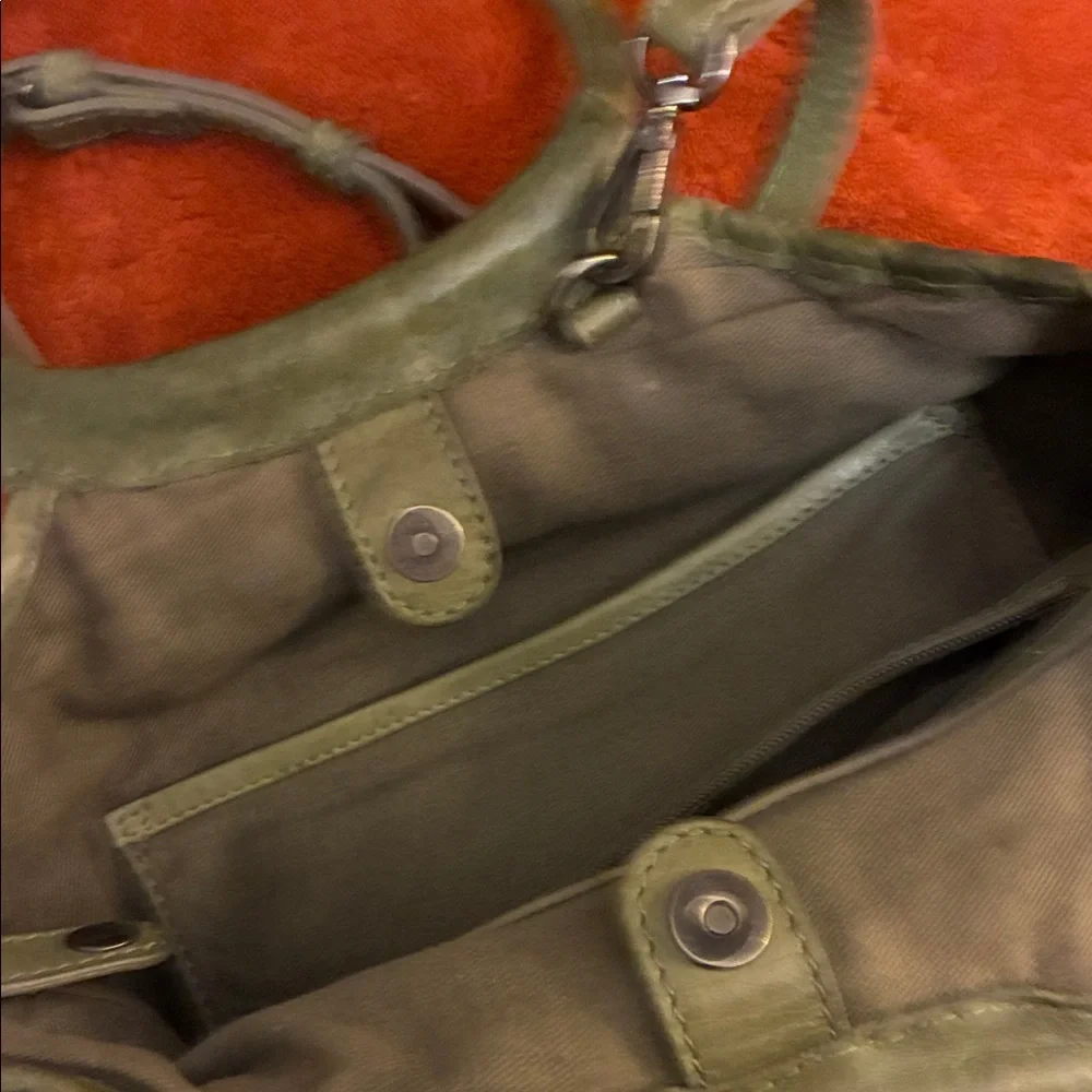 Elegant Woven Leather Handbag - Army Green and Cream - Picture 8 of 14